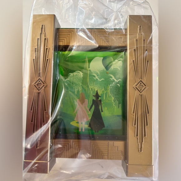 WICKED Movie Lantern Popcorn Bucket NEW - Picture 2 of 7